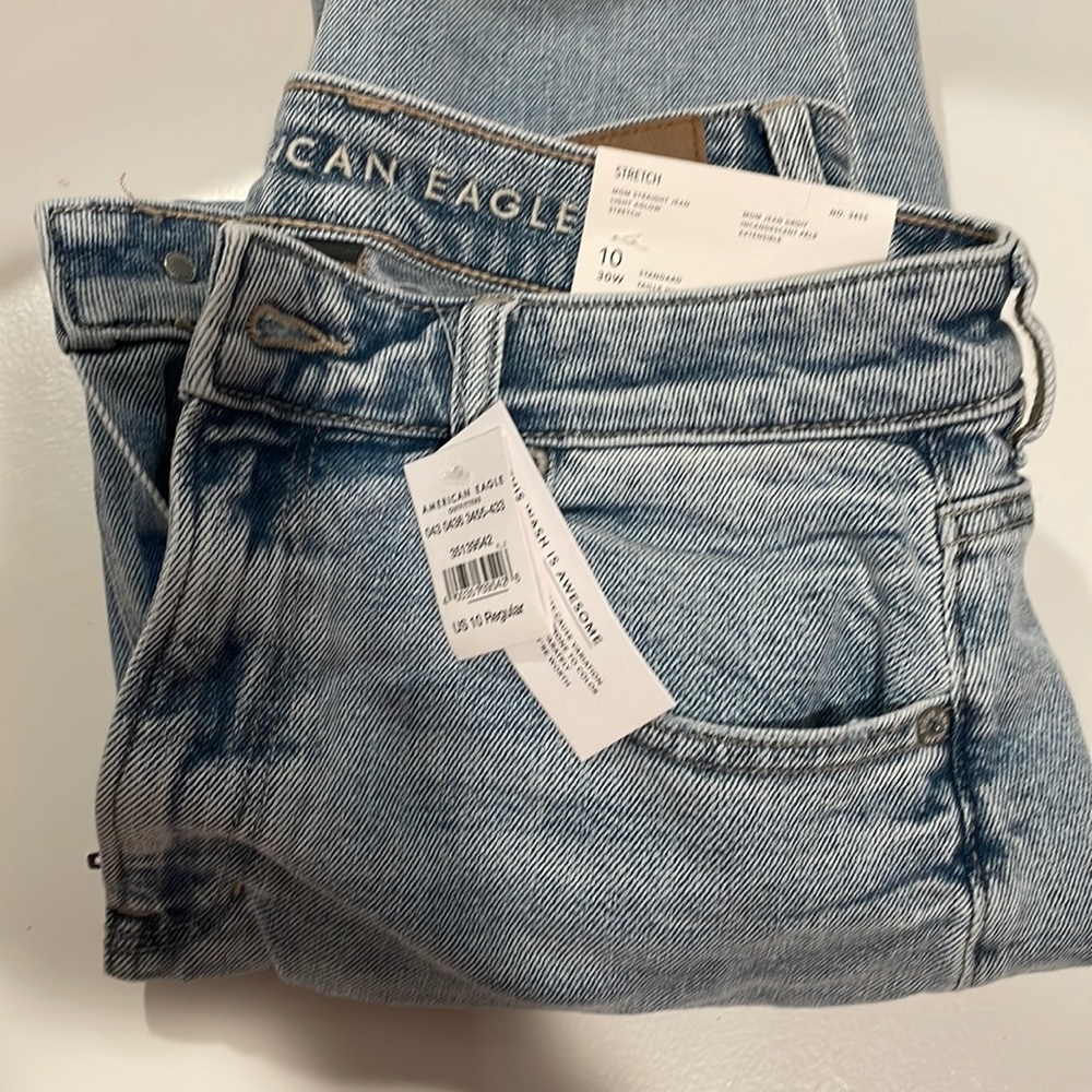American Eagle, never worn, mom jean with stretch